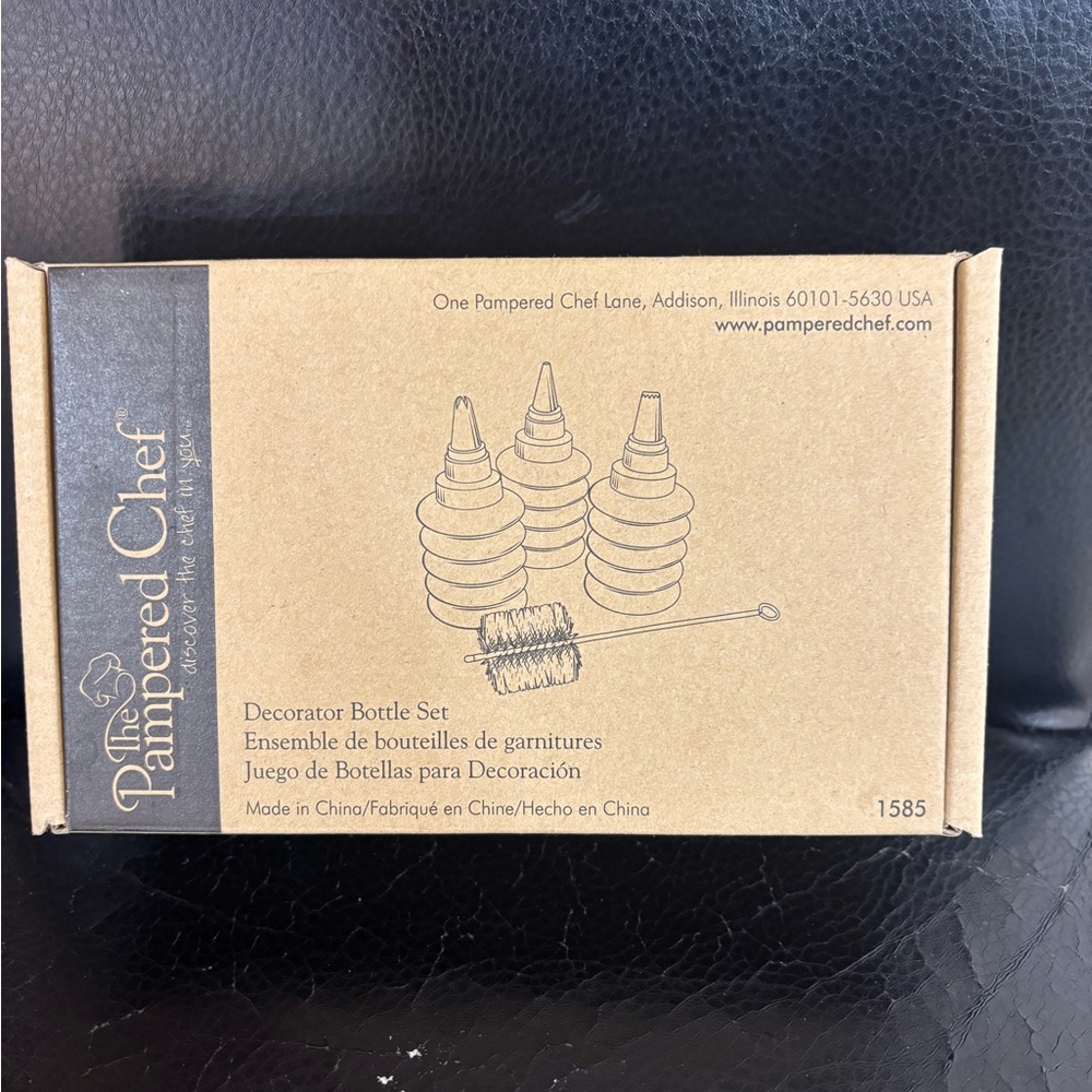 Pampered Chef Decorating Kit with Brush